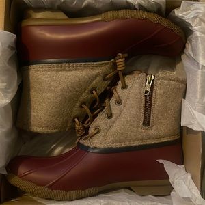Brand new saltwater boots by Sperry the color is light burgundy almost a berry